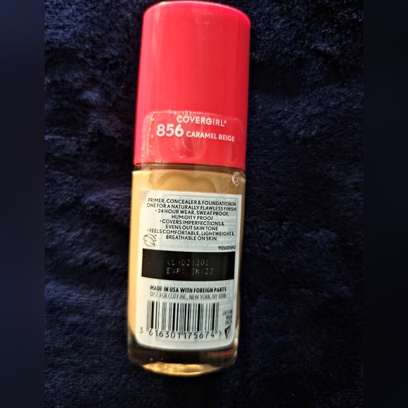 NEW Covergirl Foundation - Picture 2 of 3